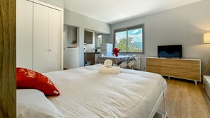 1 室のベッドルーム、WiFi (無料)、ベッドシーツ