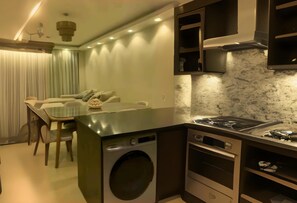 Kjøleskap, mikrobølgeovn, ovn og brødrister