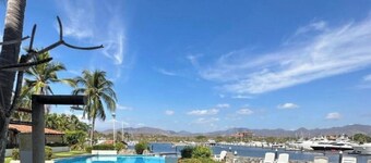 Marina-Access Apartment in peaceful Ixtapa