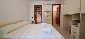 2 bedrooms, iron/ironing board, WiFi, bed sheets - Spacious House for Trekking Lovers in Maiori Town (Maiori)