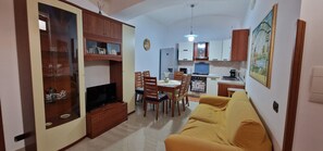 TV - Spacious House for Trekking Lovers in Maiori Town (Maiori)