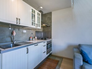 Réfrigérateur, four, lave-vaisselle, grille-pain