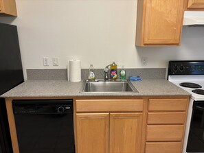 Private kitchen - Downtown Portland Cozy Studio (Portland)