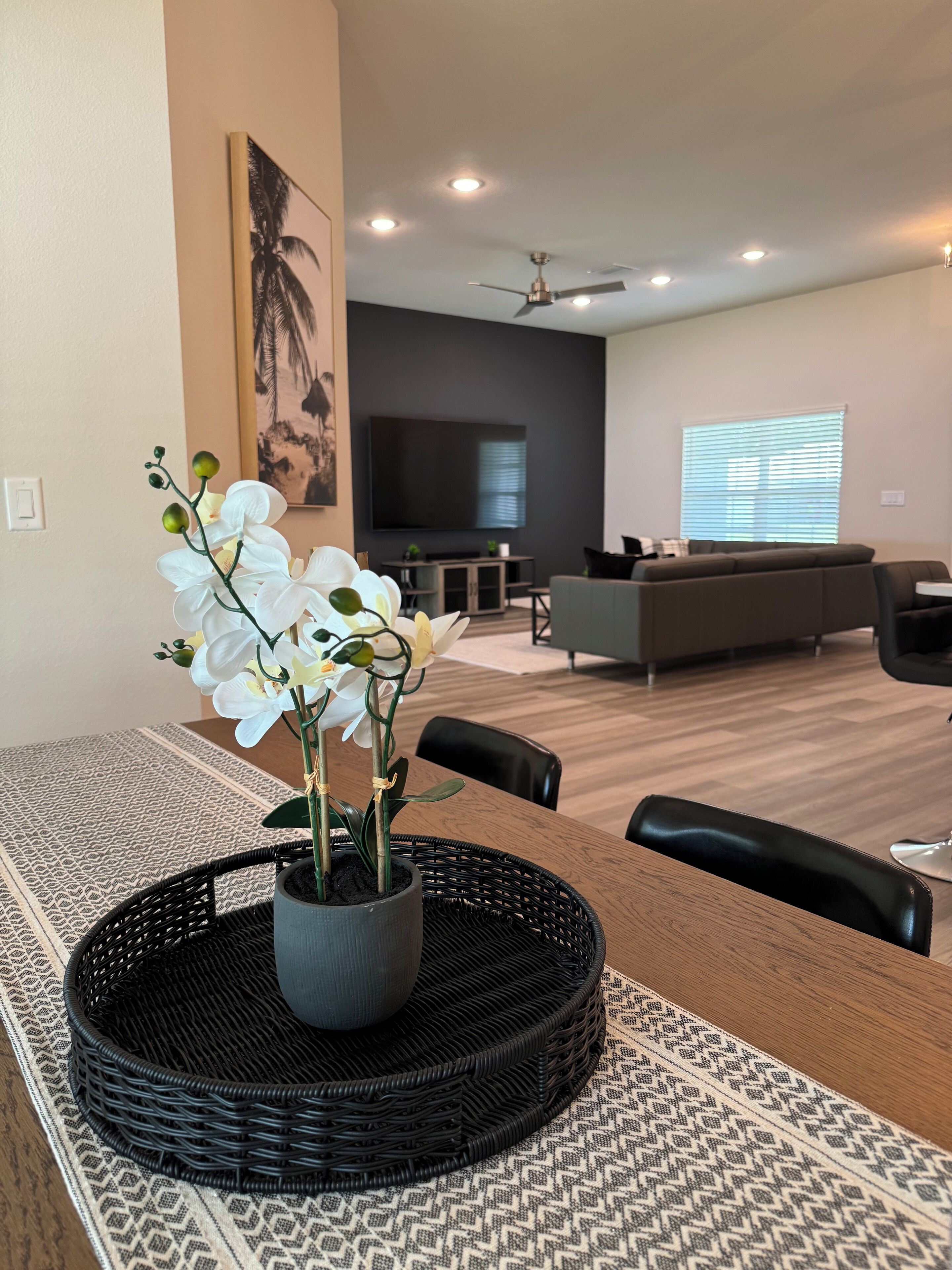 Stunning Newly Build Home! 