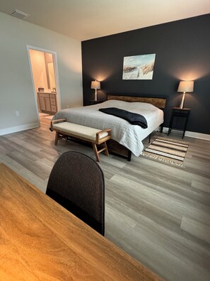 3 Schlafzimmer, Schreibtisch, Bügeleisen/Bügelbrett, Reisekinderbett