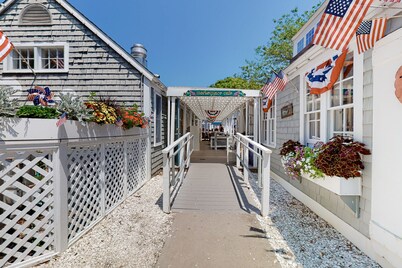 Private pool close to beach with cabana, grill, AC, patio, dog-friendly