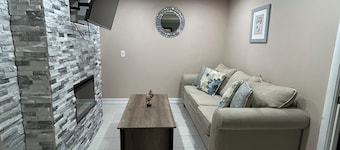 Charming 3-bedroom house with pool, AC, WiFi in pleasant Tampa