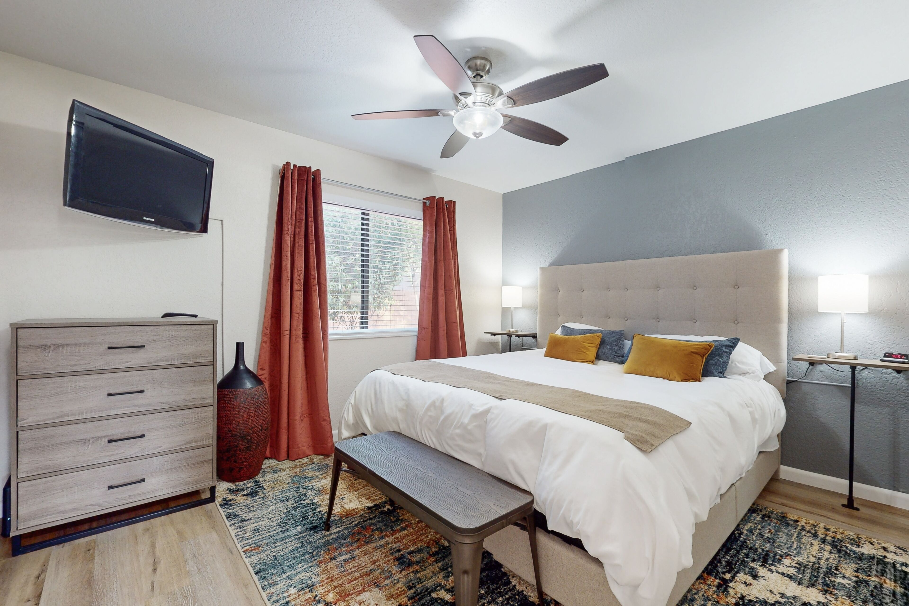 1 多间卧室、上网接入、床单