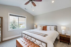 3 عدّة غرف نوم ومكواة/لوح كي وواي فاي وملاءات أسرّة