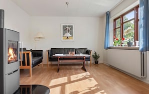Smart TV, fireplace - Lovely home in Dronninglund with WiFi (Dronninglund)