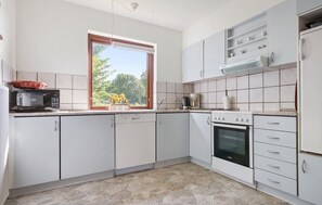 Refrigerador, horno, parrilla de estufa y lavavajillas