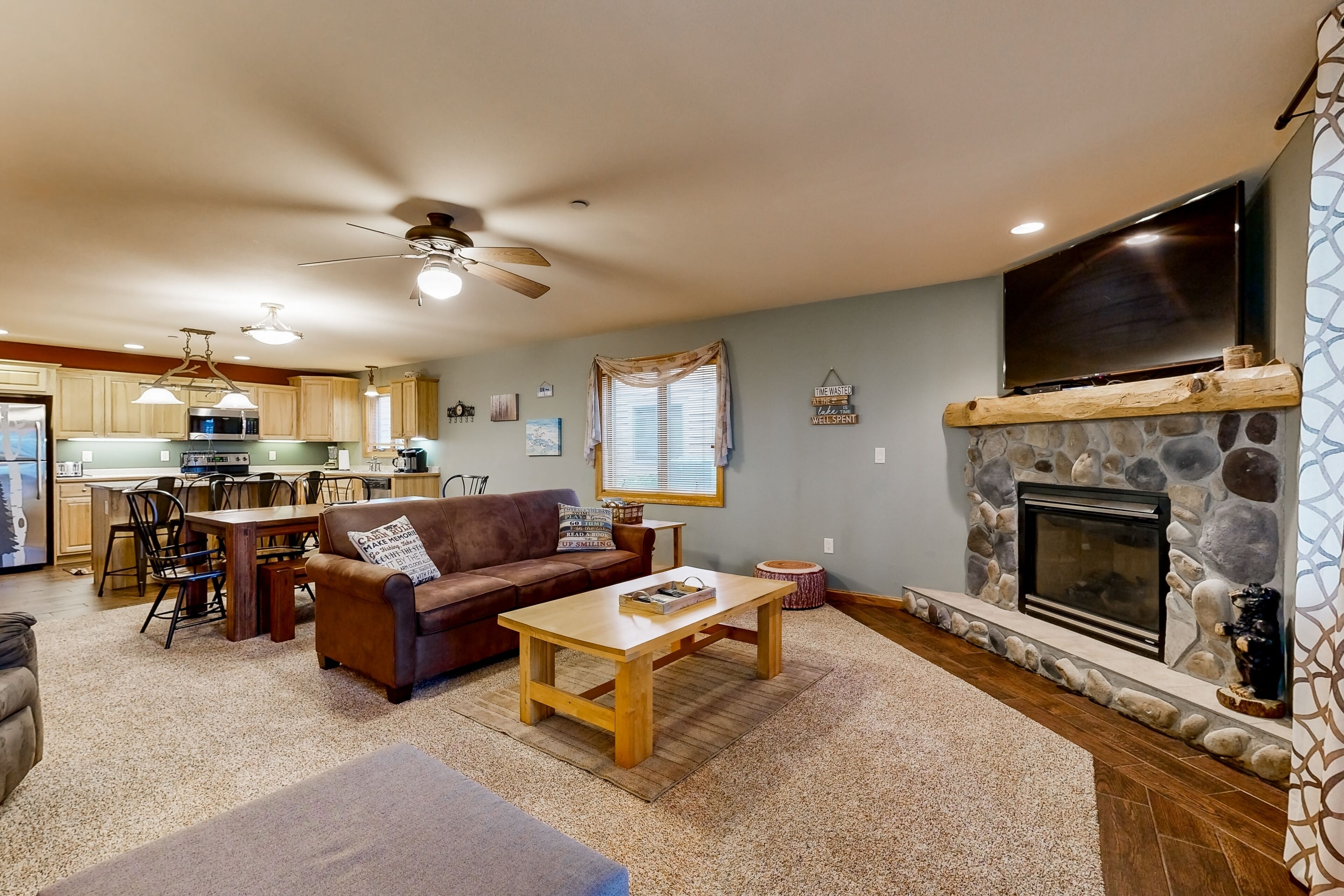 Lake View Condo w/ Golf, Pool, Hot tub, Lake access, & Resort Amenities