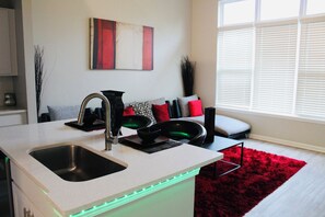 Interior - 2 - bedroom apartment in beautiful Atlanta with AC, WiFi. Enjoy your stay (Atlanta)