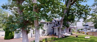 Updated house close to town and beach with patio, AC, and games
