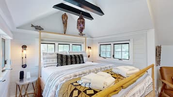 4 slaapkamers, een strijkplank/strijkijzer, internet, beddengoed