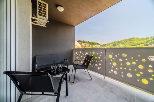Modern Apartment With Balcony And Garage, Krapinske Toplice, Croatia