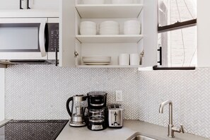 Fridge, microwave, oven, dishwasher - Outstanding Lenox Hill 2BR w/ Full Kitchen, A/C & W/D (Uptown)