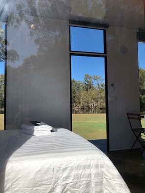 1 sovrum och sängkläder