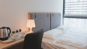 Comfort Double Room, City View | Desk, laptop workspace, free WiFi - China Rich Oriental Hotel (Hong Kong)