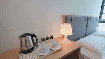 Comfort-Doppelzimmer, Stadtblick | Schreibtisch, laptopgeeigneter Arbeitsplatz, kostenloses WLAN