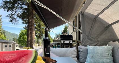 Cabin by the Cultus lake in gated Holiday Resort