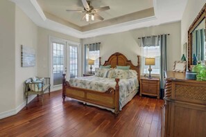 4 bedrooms, WiFi, bed sheets - Pristine 4BR House l Pool l Close to Beaches (Marco Island)