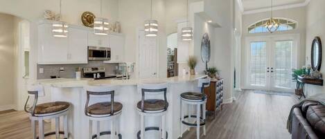 雪櫃、微波爐、焗爐、爐具