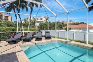 Een verwarmd zwembad