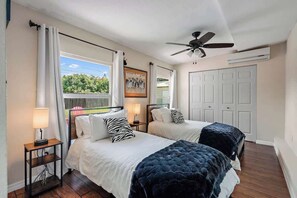 3 slaapkamers, een strijkplank/strijkijzer, gratis wifi, beddengoed