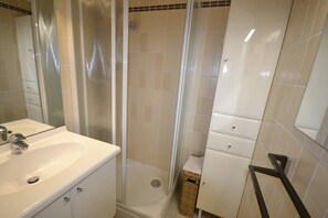 Bathroom - T2 RIVES DE LA FAVIERE (BORMES LES MIMOSAS)