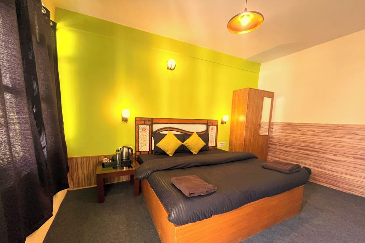 Deluxe Double Room | Free WiFi, bed sheets