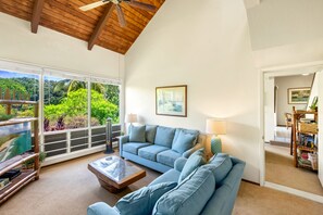 Smart TV, ping pong, stereo - Poipu Crater Ohana - Lockoff, sleeps 8, 4 bedroom, 4 bath, 2 Kitchen (Koloa)