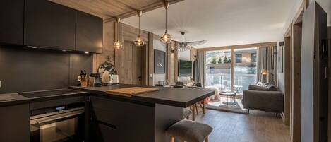 Fridge, oven, cookware/dishes/utensils