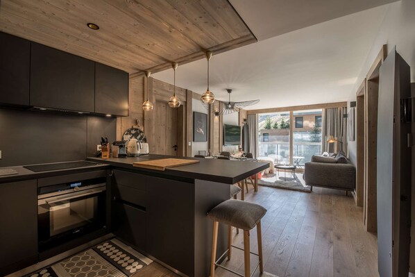 Fridge, oven, cookware/dishes/utensils - Courchevel 1550 - 6 persons - Resort center (COURCHEVEL 1550)