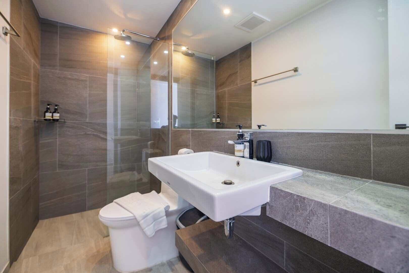 Shower, rainfall showerhead, towels