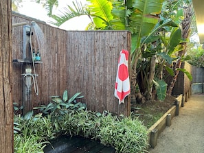 Property grounds - "Whiteleaf" Luxury. Linen included (Manyana)
