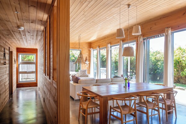 Interior - "Whiteleaf" Luxury. Linen included (Manyana)