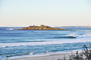 Beach - "Whiteleaf" Luxury. Linen included (Manyana)