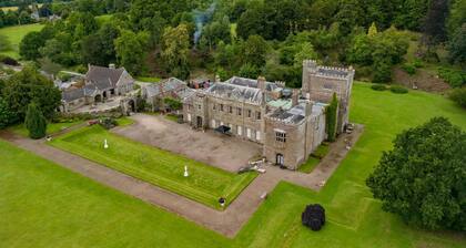 Upper Lodge at Kentchurch - sleeps 6 guests in 3 bedrooms