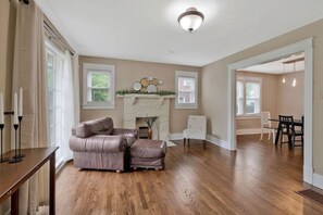 テレビ、書斎 / ワークスペース