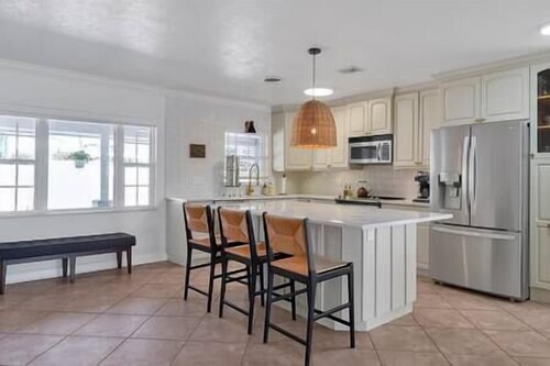 Beautiful Lakefront Gem ~ Pool ~ Fishing ~ 5 Star Location