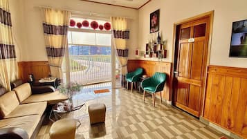 Área de estar no saguão