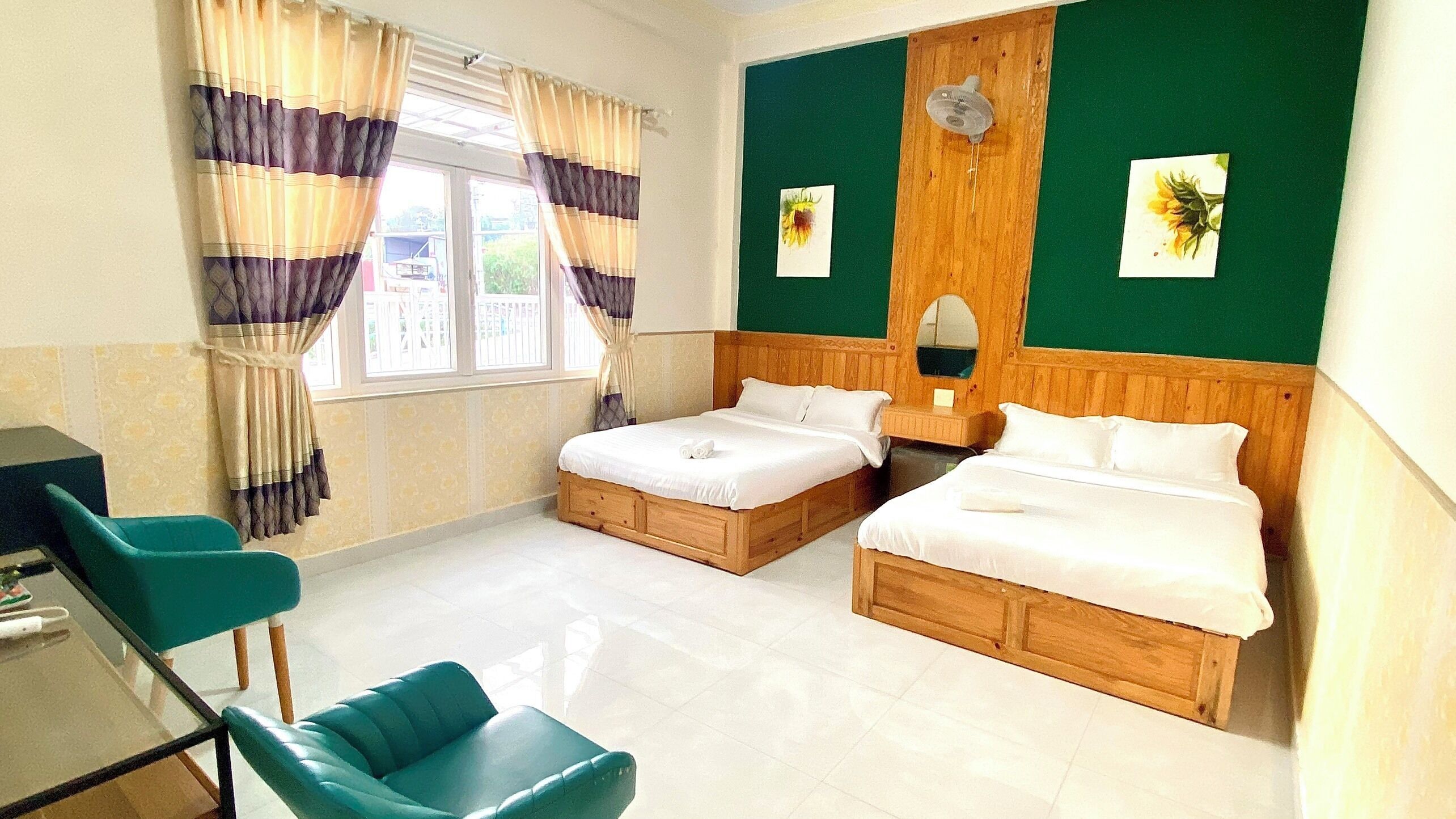 华丽四人房, 无烟房, 私人浴室 | 办公桌、笔记本电脑工作区、隔音、熨斗/熨板