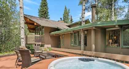 Unique Mountain Home! Spacious Deck & Hot Tub, Wood Stoves, Balconies with Tranquil Forest Views