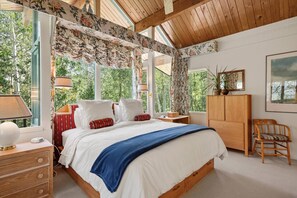 6 bedrooms, desk, free WiFi, bed sheets