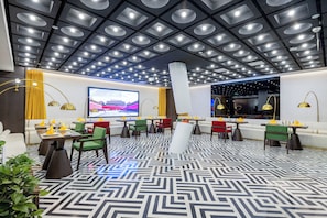 Daily buffet breakfast (CNY 58 per person)