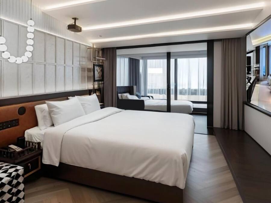 Habitación cuádruple familiar | Ropa de cama de alta calidad, edredón y camas con efecto memoria