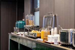 Tägliches Frühstücksbuffet gegen Gebühr