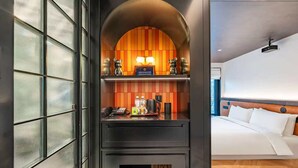 ห้องเอ็กซ์คลูซีฟ | เครื่องนอนระดับพรีเมียม, ผ้านวมขนเป็ด, เตียงเมมโมรีโฟม, มินิบาร์ฟรี