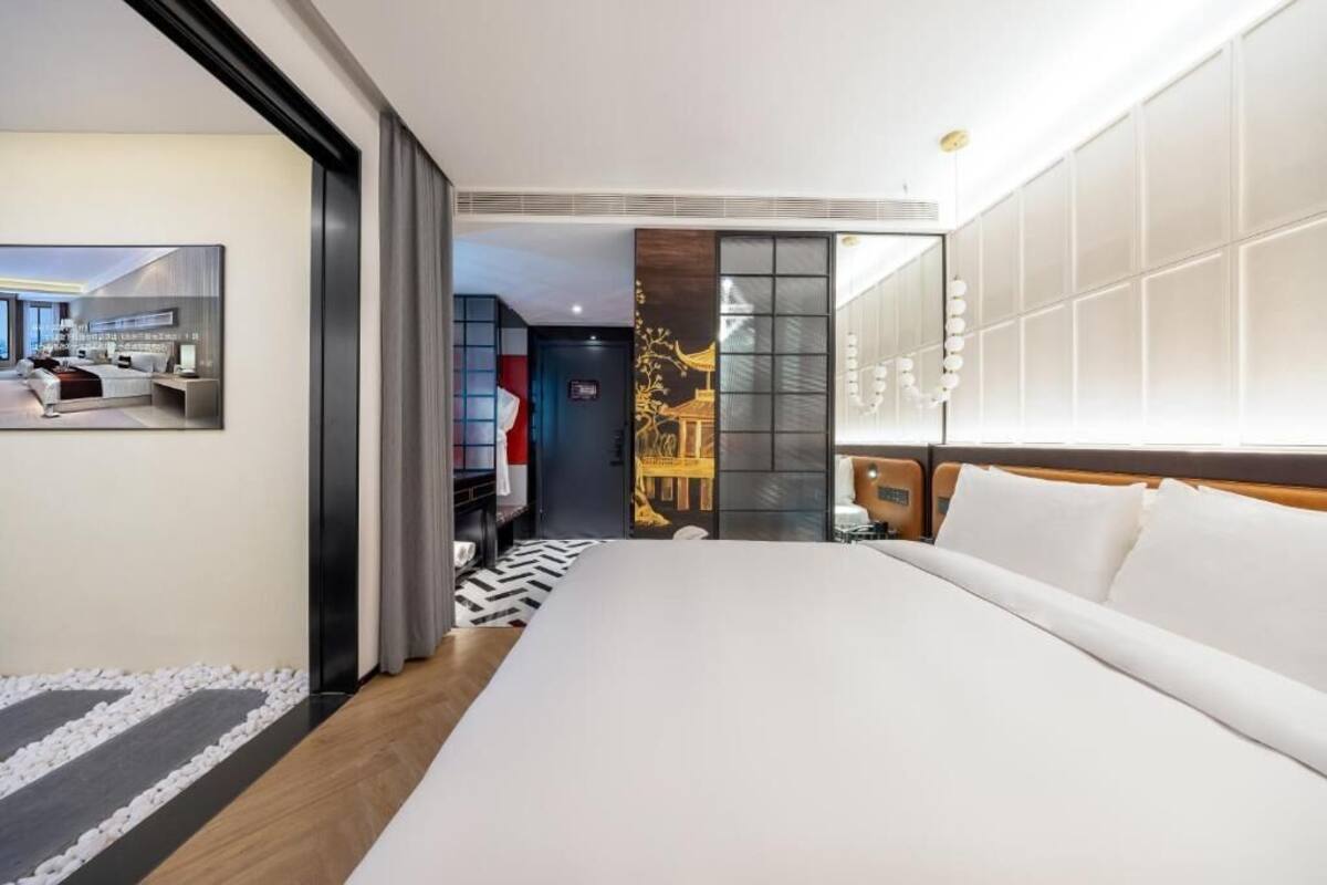 ห้องคอมฟอร์ทดับเบิล | เครื่องนอนระดับพรีเมียม, ผ้านวมขนเป็ด, เตียงเมมโมรีโฟม, มินิบาร์ฟรี